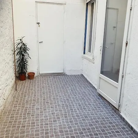 Rousquille: Patio Au Rdc D'une Maison Calme