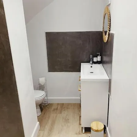 Rousquille: Patio Au Rdc D'une Maison Calme Apartamento