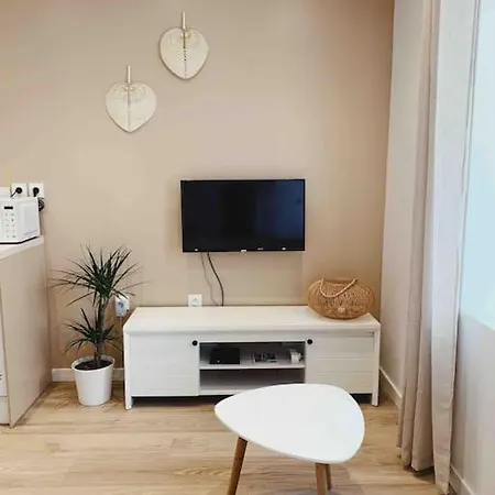 Rousquille: Patio Au Rdc D'une Maison Calme Apartamento *